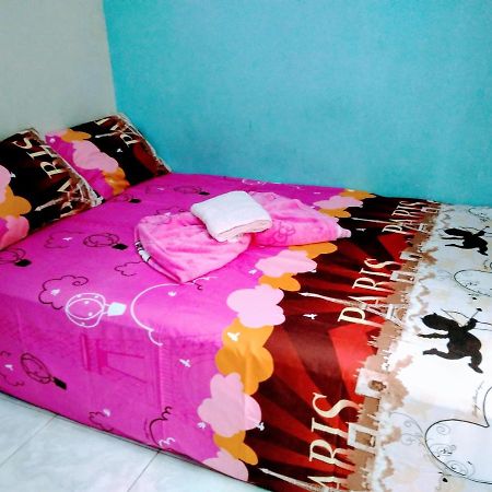 Pinky Guest House Syariah Kota Batu Buitenkant foto