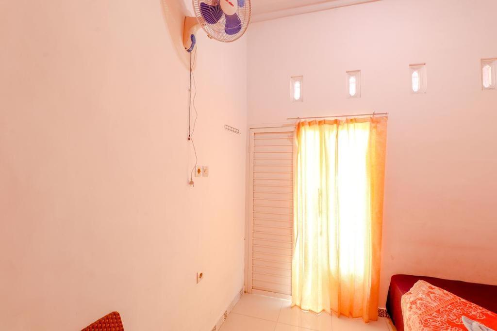 Pinky Guest House Syariah Kota Batu Buitenkant foto