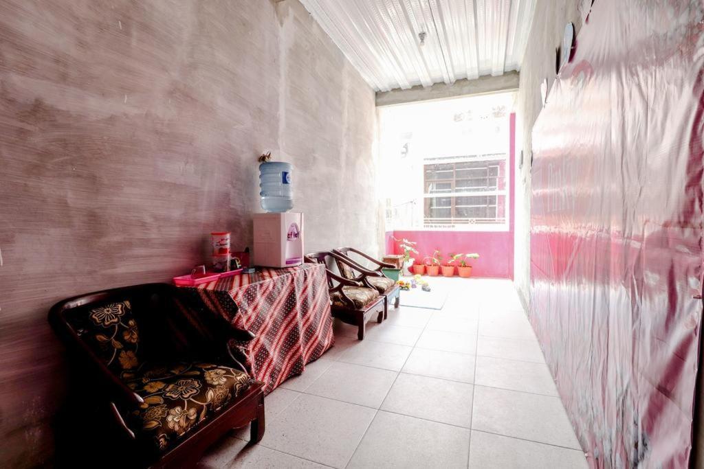 Pinky Guest House Syariah Kota Batu Buitenkant foto