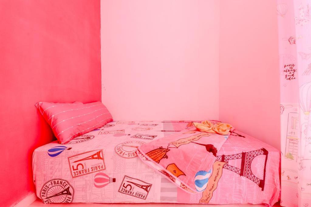 Pinky Guest House Syariah Kota Batu Buitenkant foto