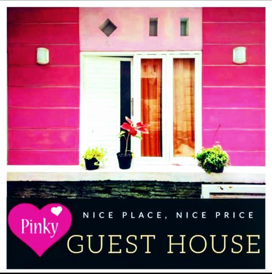 Pinky Guest House Syariah Kota Batu Buitenkant foto