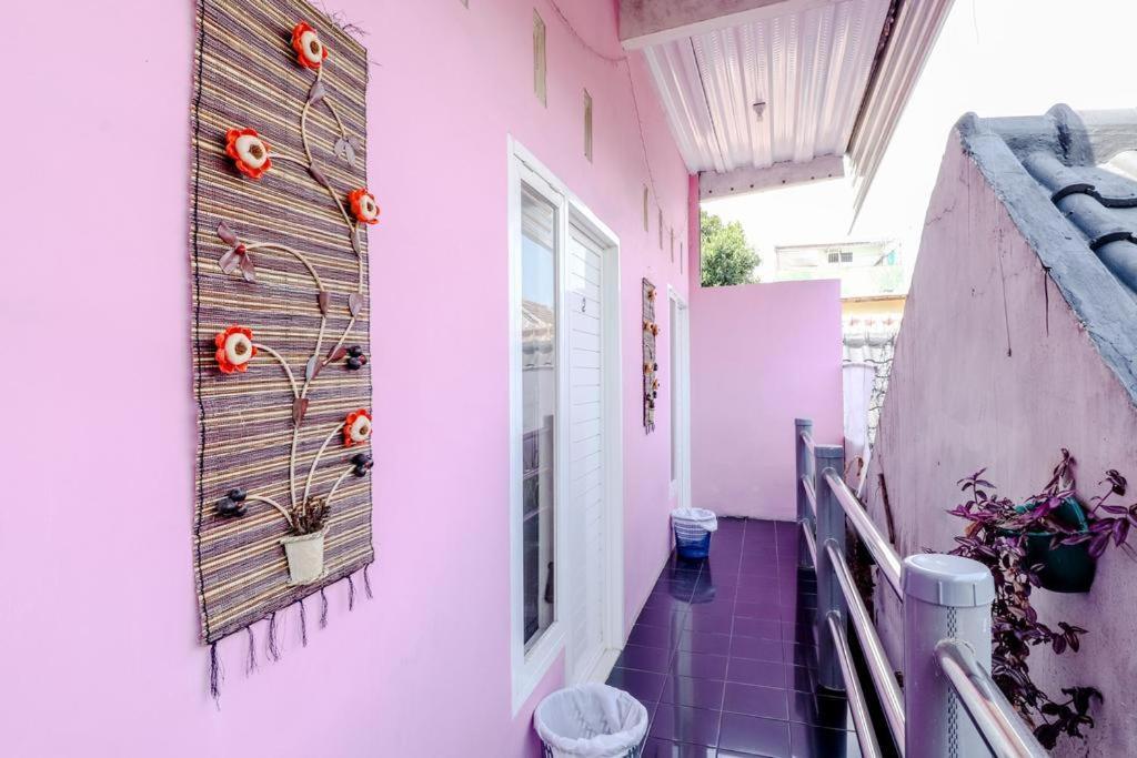 Pinky Guest House Syariah Kota Batu Buitenkant foto