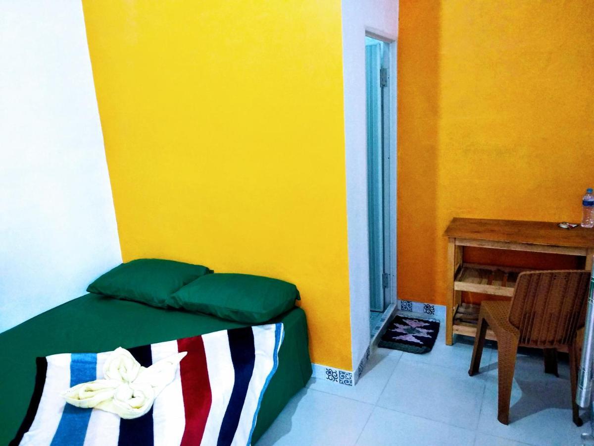 Pinky Guest House Syariah Kota Batu Buitenkant foto