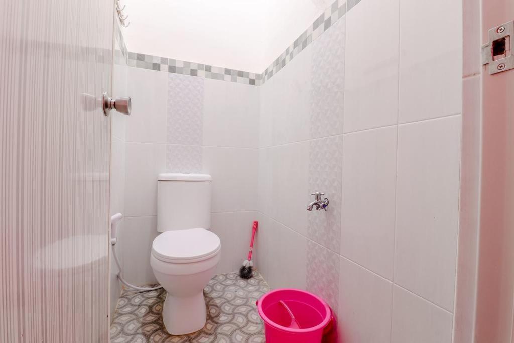 Pinky Guest House Syariah Kota Batu Buitenkant foto