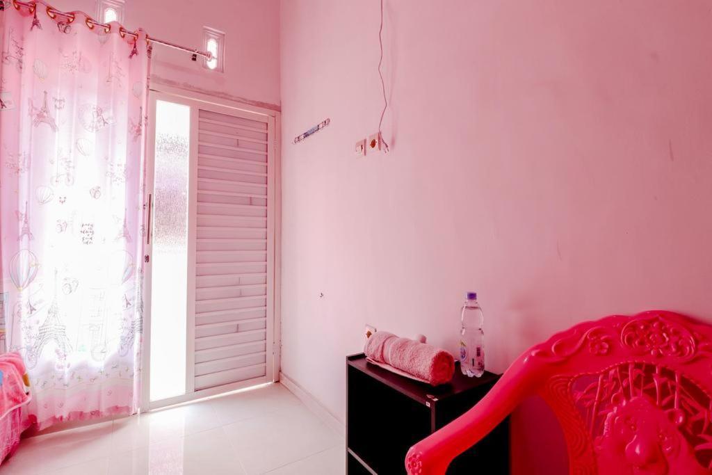 Pinky Guest House Syariah Kota Batu Buitenkant foto