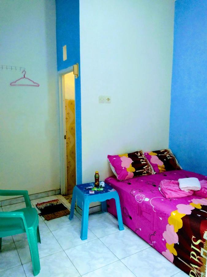Pinky Guest House Syariah Kota Batu Buitenkant foto