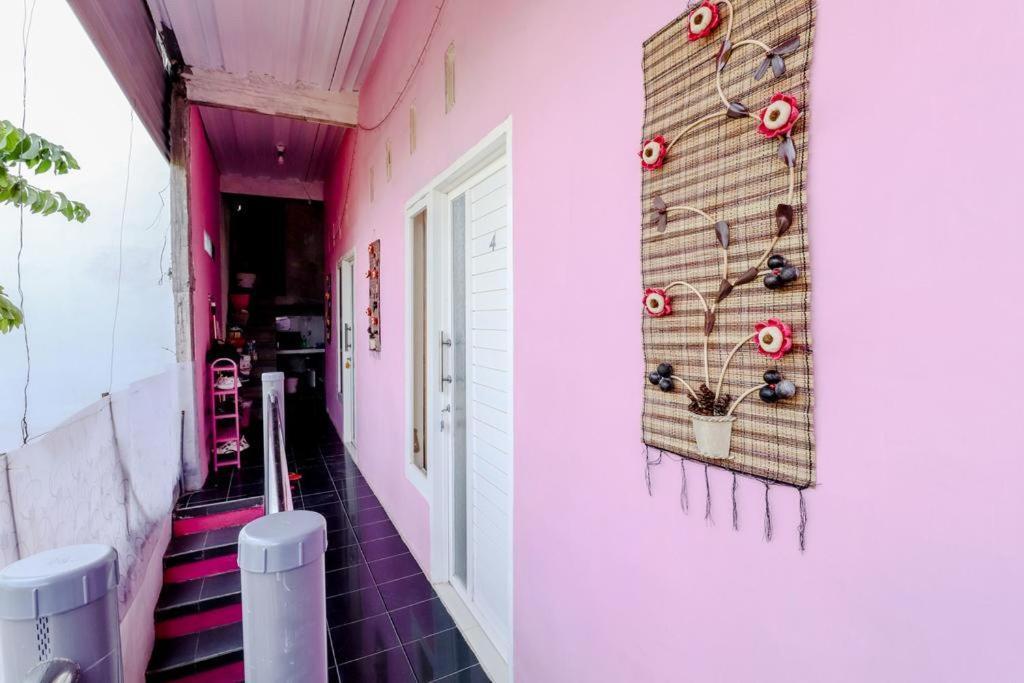 Pinky Guest House Syariah Kota Batu Buitenkant foto