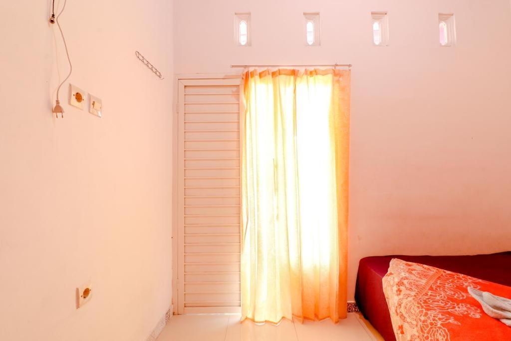 Pinky Guest House Syariah Kota Batu Buitenkant foto